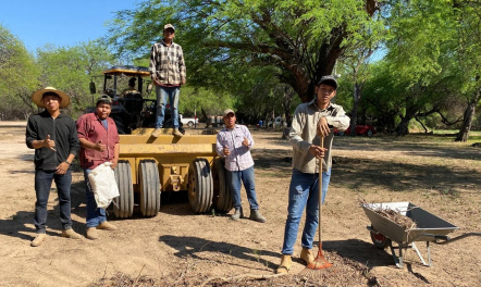 Estudiantes de La Huerta limpiando en el Fortín Boquerón