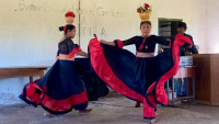 Danza paraguaya en el Día del Indígena en La Armoniía