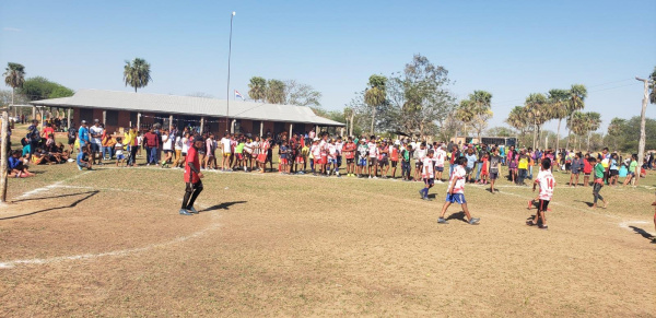 Juegos estudiantiles en La Armonía