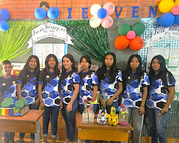 Alumnos de la Escuela Básica N° 5832 de Paratodo