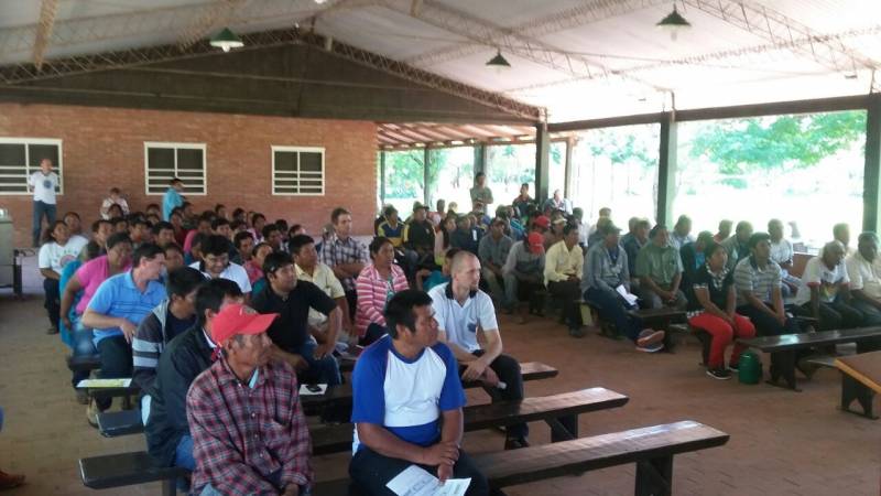 Viceministra de Educación visita Uj’e Lhavos