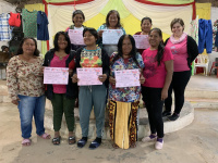 Mujeres indígenas de varias comunidades culminan módulo de costura