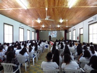 Estudiantes participan en concientización sobre suicidio, bullying y adicciones
