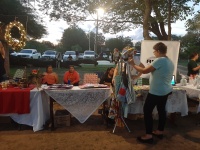 Trabajos de costura en bazar navideño